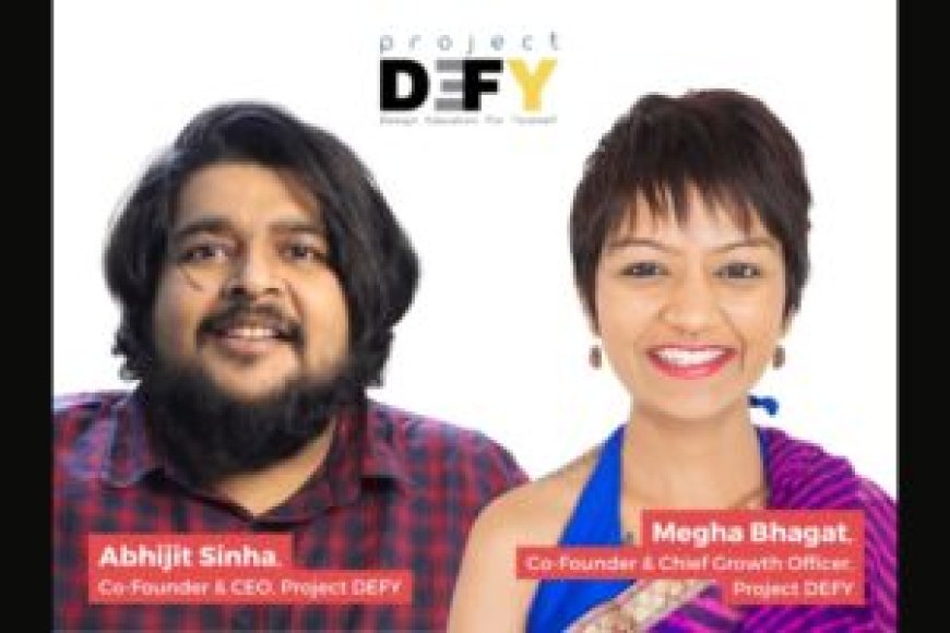 Megha Bhagat and Abhijit Sinha receive the Rex Karmaveer Chakra Award for their audacious work in the field of alternative education at Project DEFY