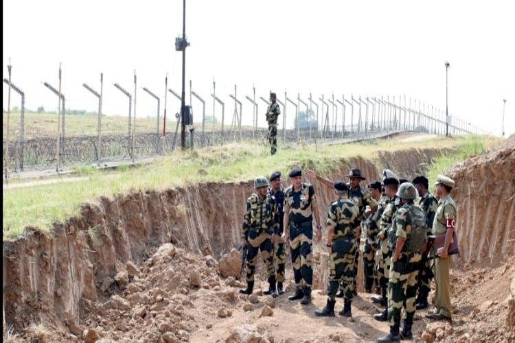 BSF Returned The 3-year-old Child Who Had Strayed On The Indo-Pak Border To Pakistan