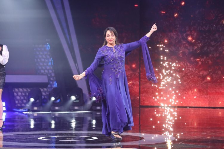 Mesmerizing moment! The mother-daughter duo, Hema Malini and Esha Deol groove to each other’s song on Superstar Singer 2