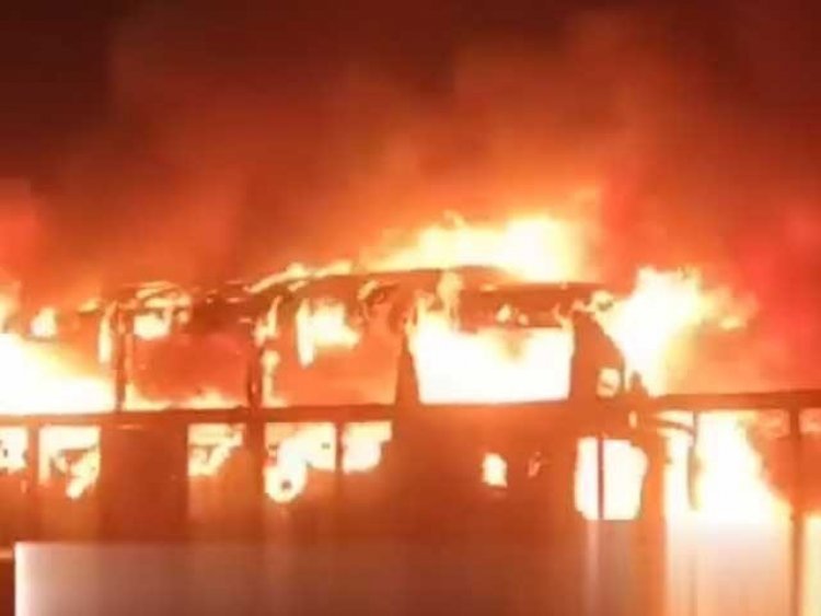 18 burnt alive in bus fire in Pakistan: All flood victims