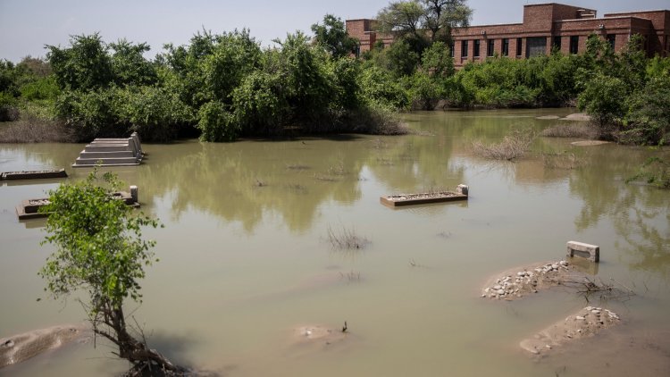 Cemeteries submerged in Pakistan due to floods