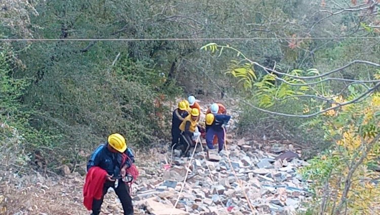 Scorpio car fell 500 feet below Nahargarh hill