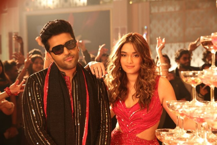 LEAKED images of Guru Randhawa and Saiee Manjrekar from the sets of Kuch Khattaa Ho Jaay