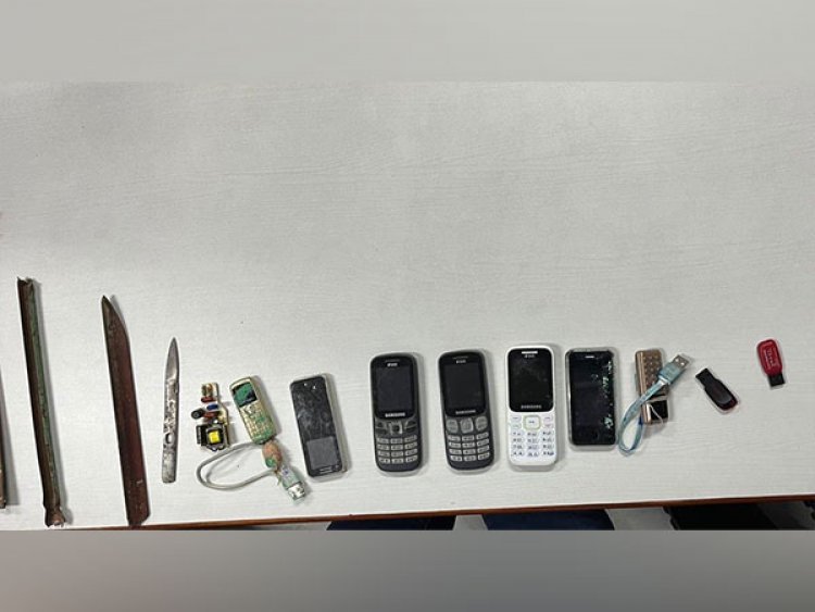 117 mobiles recovered in last 15 days, 5 officials of Mandoli jail suspended