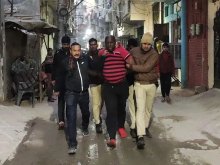 Africans rescue comrades from police post in Delhi