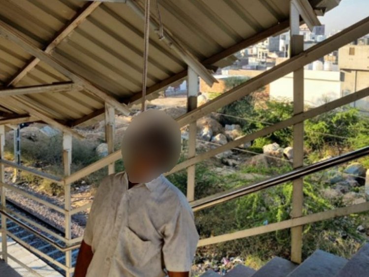 Youth commits suicide at Jaipur railway station: Hanged himself with rope on foot over bridge