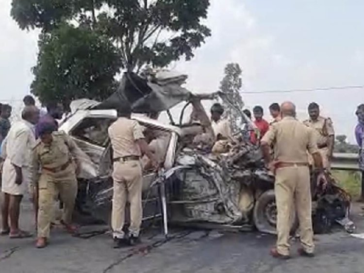 10 killed in car-bus collision in Karnataka: Accident occurred near Mysuru