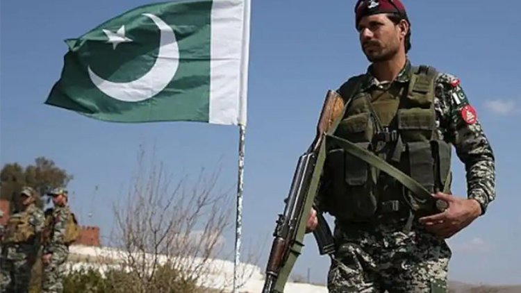 Pakistani military officers associated with terrorist organizations