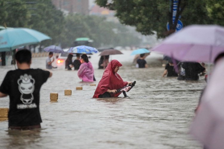 Heavy rains and floods caused devastation in China, many cities submerged, 14 people died