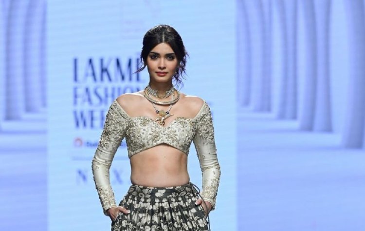 Diana Penty Mesmerizes as the Showstopper in Traditional Lehenga at Lakme Fashion Week 2023