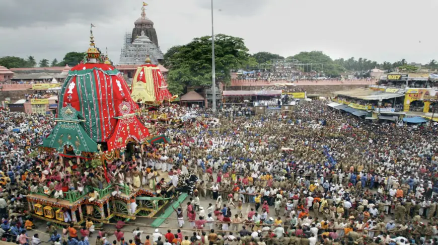 Odisha: Stampede due to huge crowd of devotees in Shri Jagannath temple of Puri, 10 people injured