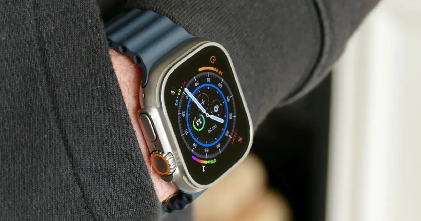 Smartwatch looks exactly like Apple Watch, but costs less than Rs 2000, know all the details here