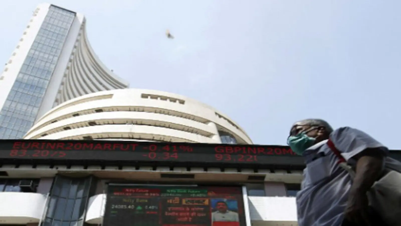 Market opened with decline on Monday, Sensex is trading 139 points down and Nifty 35 points down