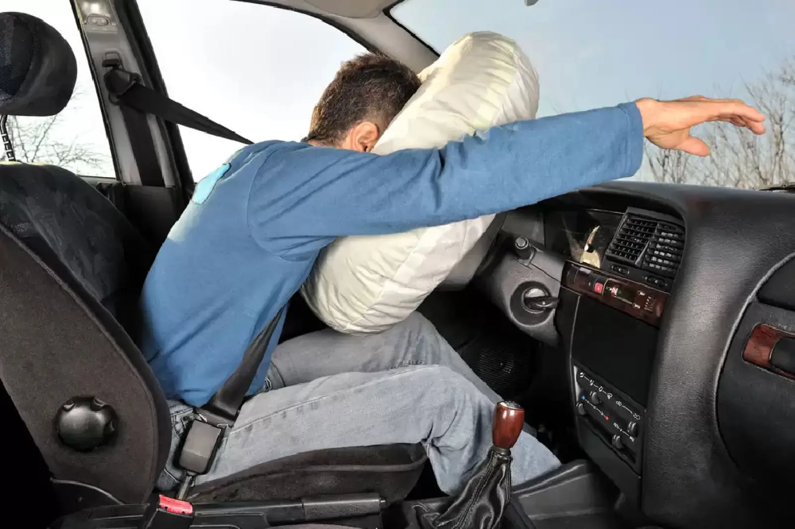 To avoid Airbag Injury, always keep these things in mind, a major accident will be averted if the vehicle collides!