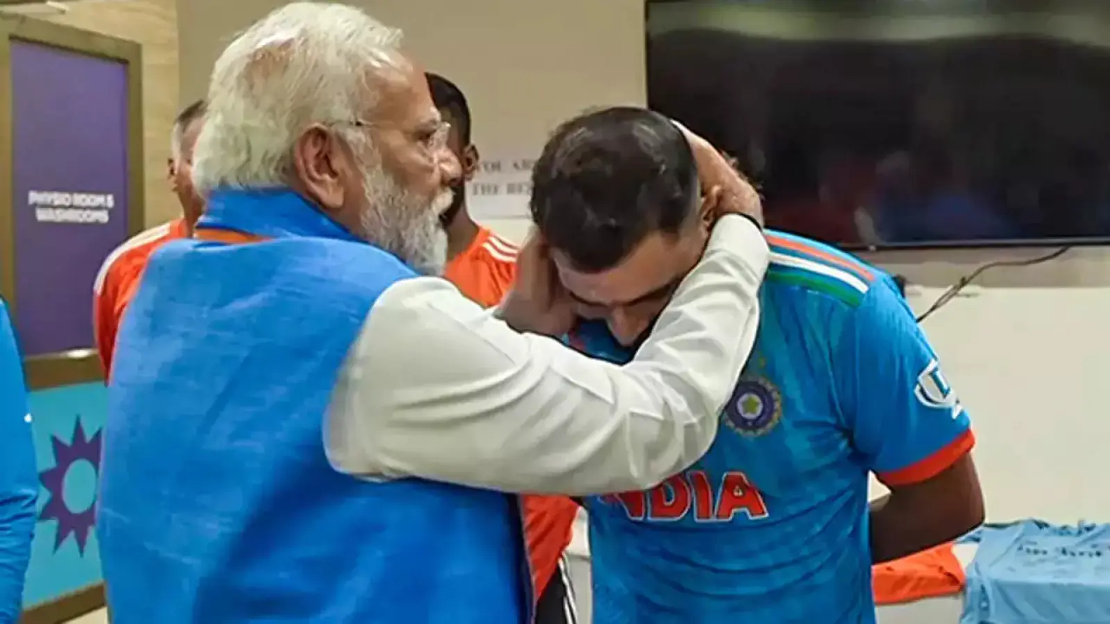 PM Modi boosted morale after Mohammed Shami's operation, know what he said
