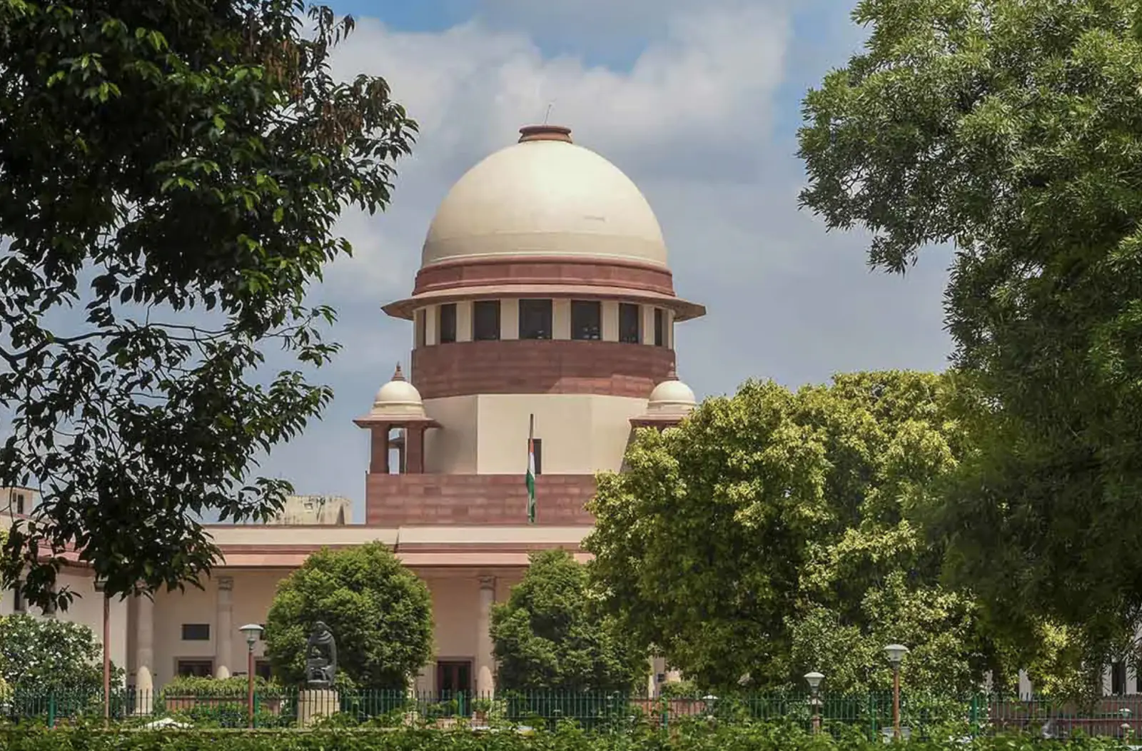 Hearing in Supreme Court on electoral bond case today, contempt petition filed against SBI