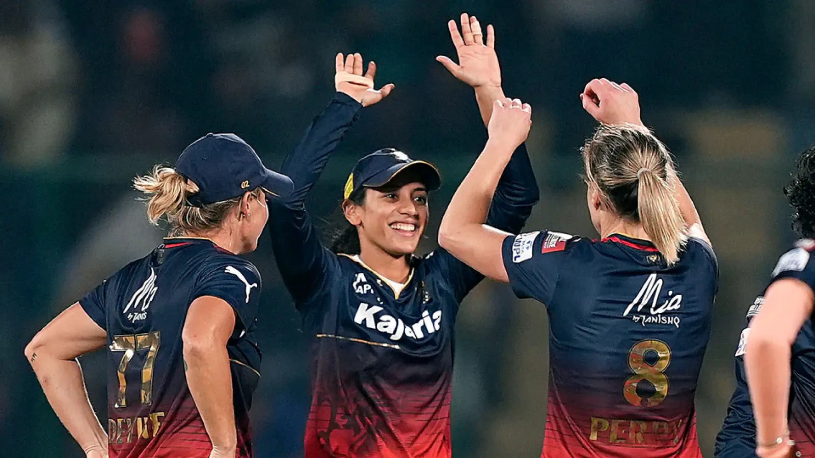 WPL 2024: RCB defeated Mumbai Indians by 5 runs, made it to the finals, Smriti Mandhana started crying on the field