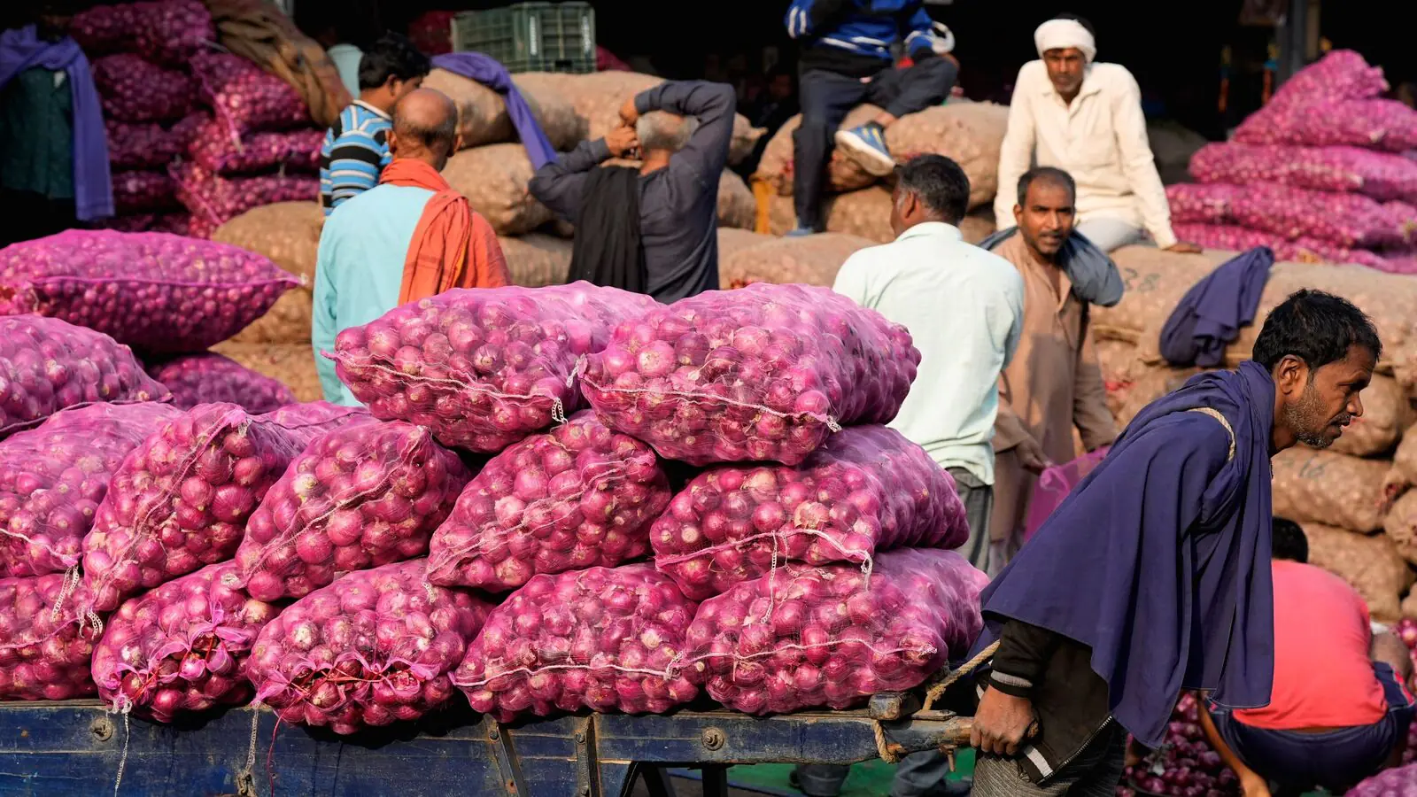 Wholesale potato and onion prices rose by over 50% prior to the Lok Sabha elections, with the WPI at 0.53% in March
