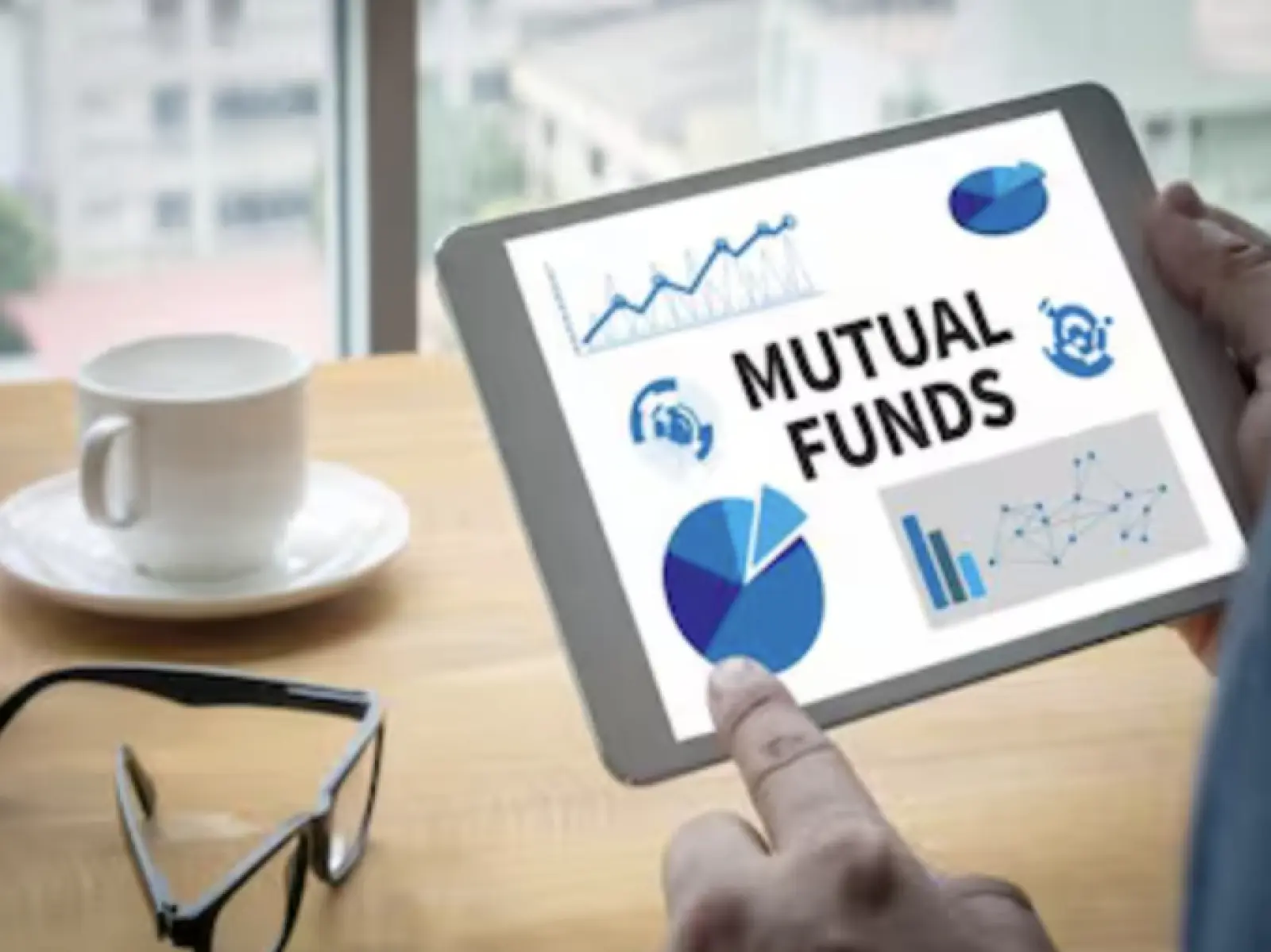 Mutual funds bought Kotak-HDFC shares worth Rs 10 thousand crores, FIIs sold HDFC shares