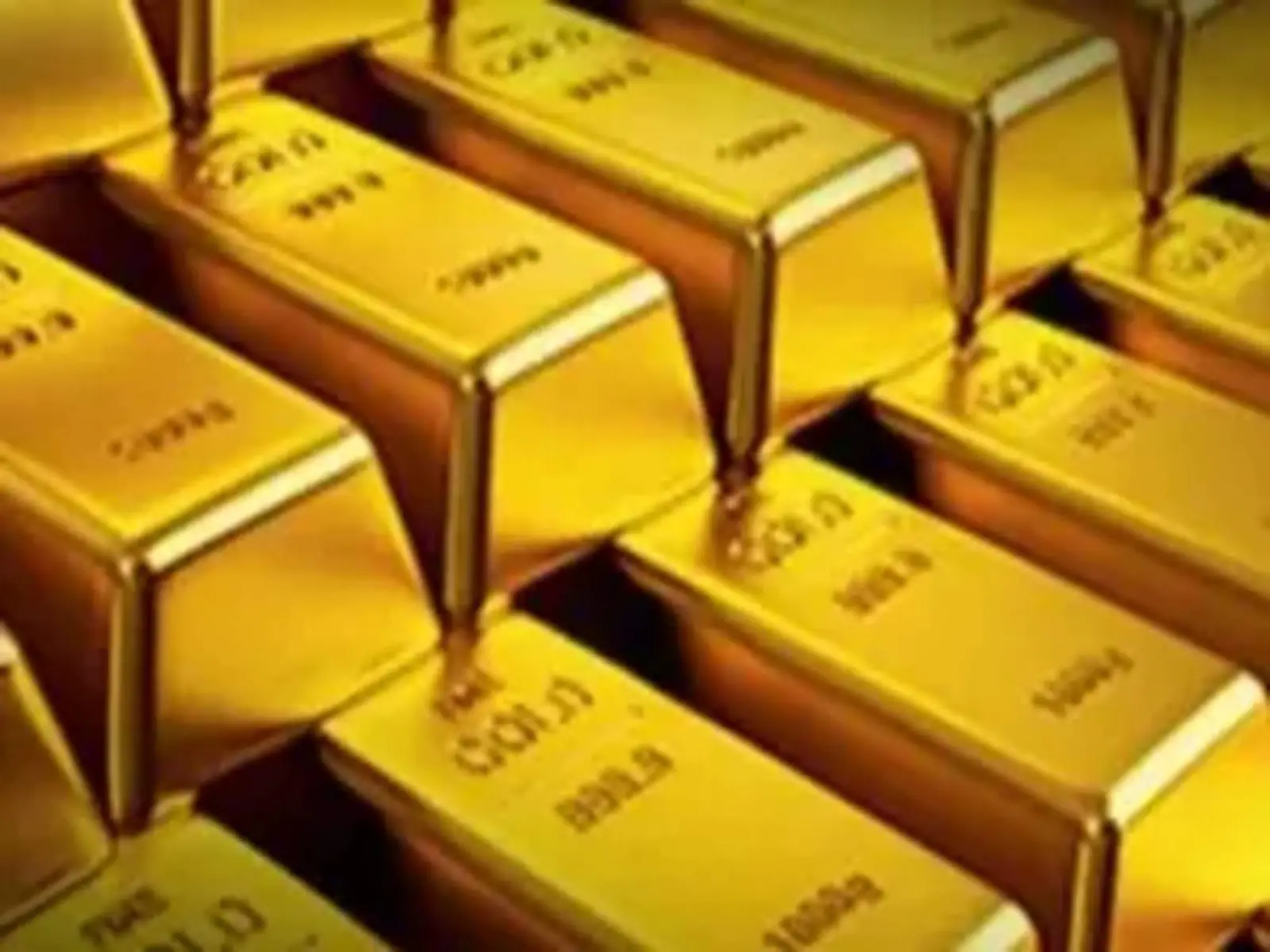 Gold price falls by Rs 120, silver weakens by Rs 400