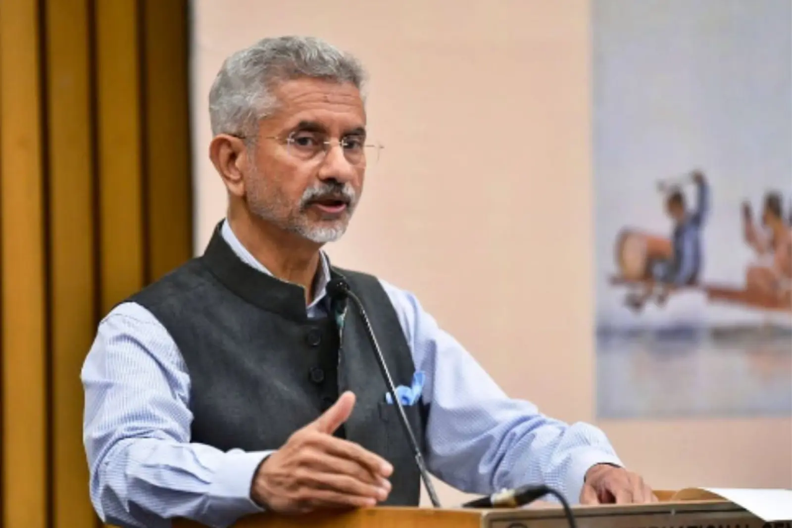 Ministry of External Affairs provided 1.65 crore passport-related services in 2023, Jaishankar praised the officials
