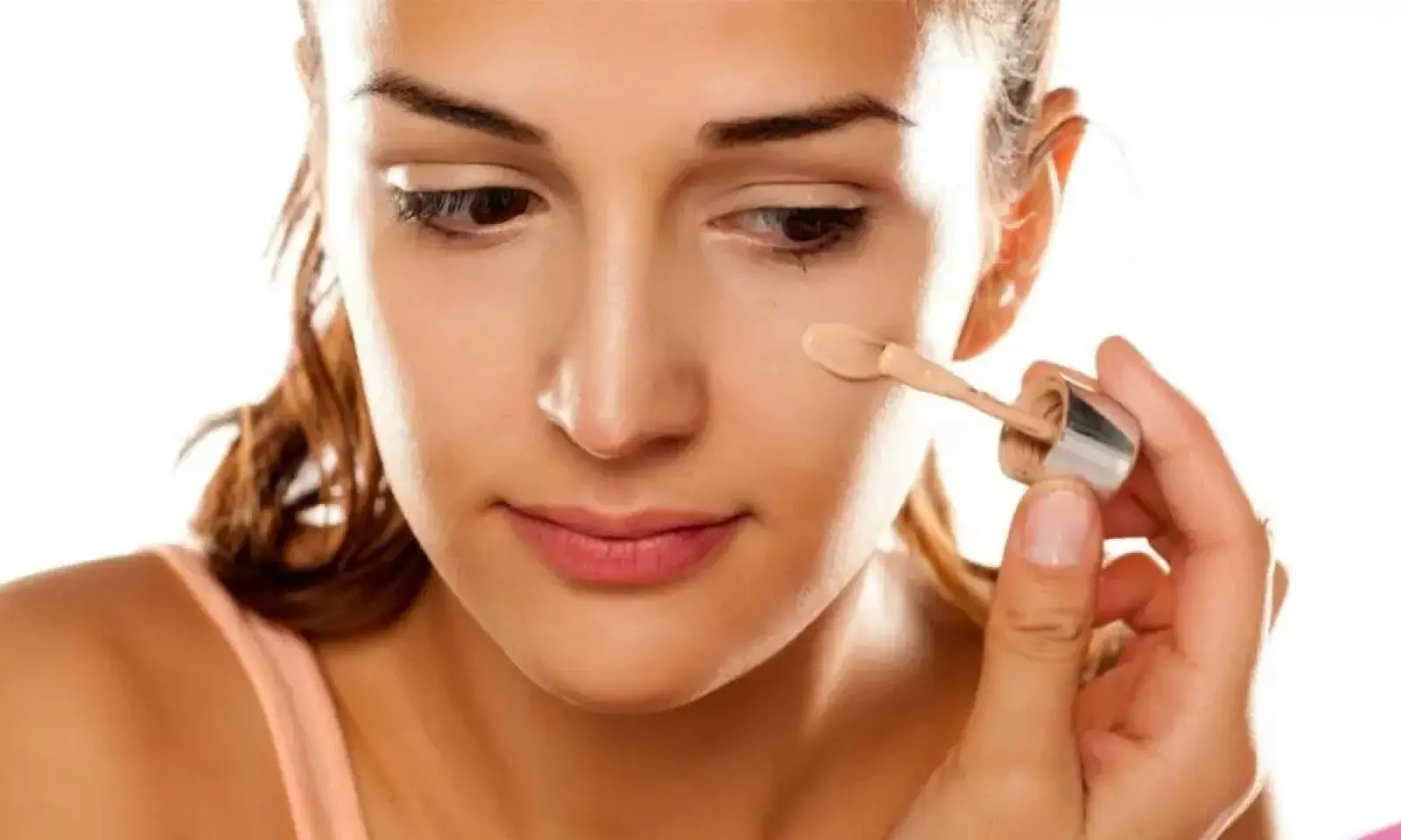 Avoid making these 4 blunders while applying foundation since they will ruin the entire look