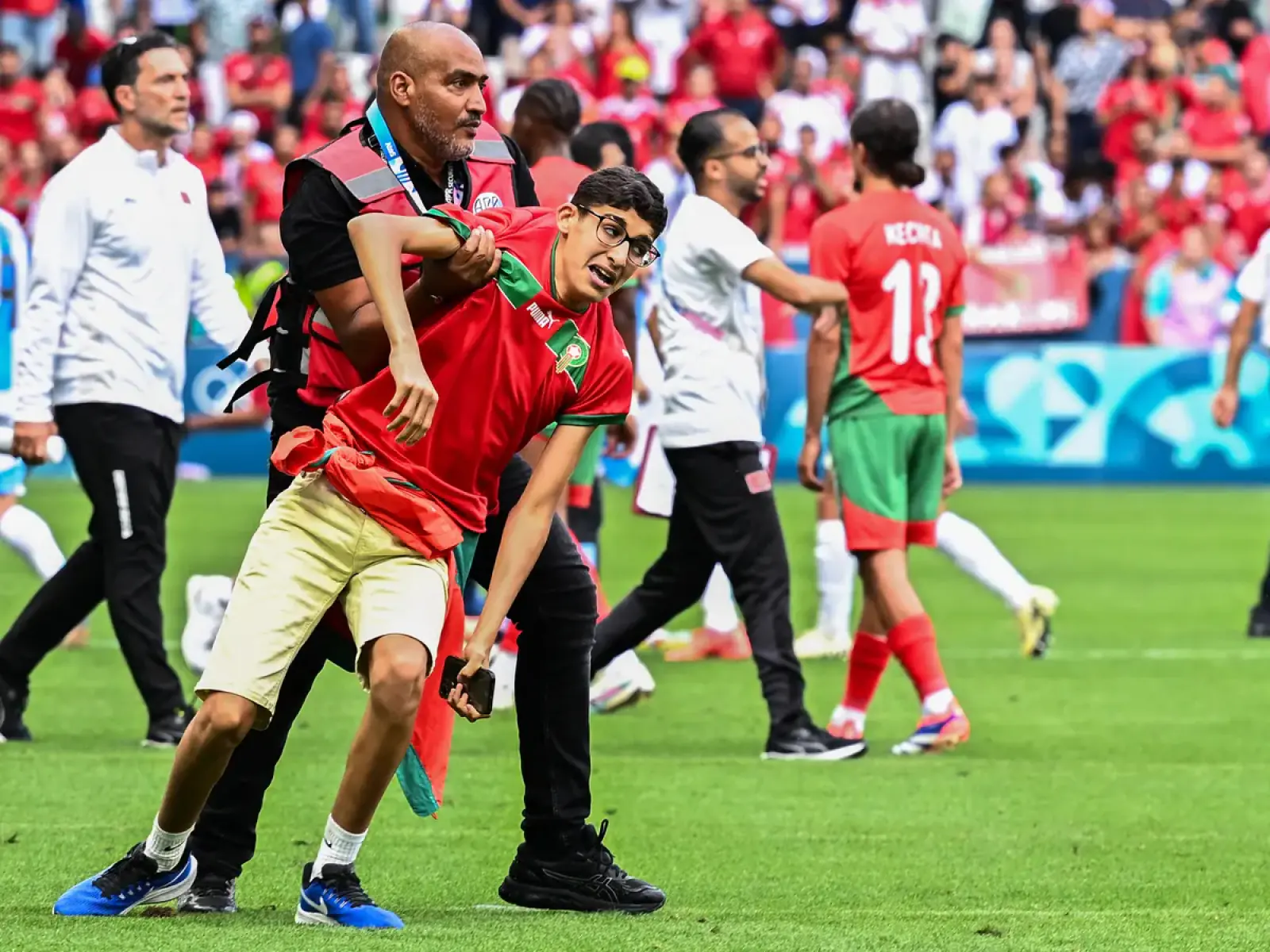 Paris Olympics 2024: Chaos in Argentina vs Morocco match, Messi's team ran away from the field to save their lives