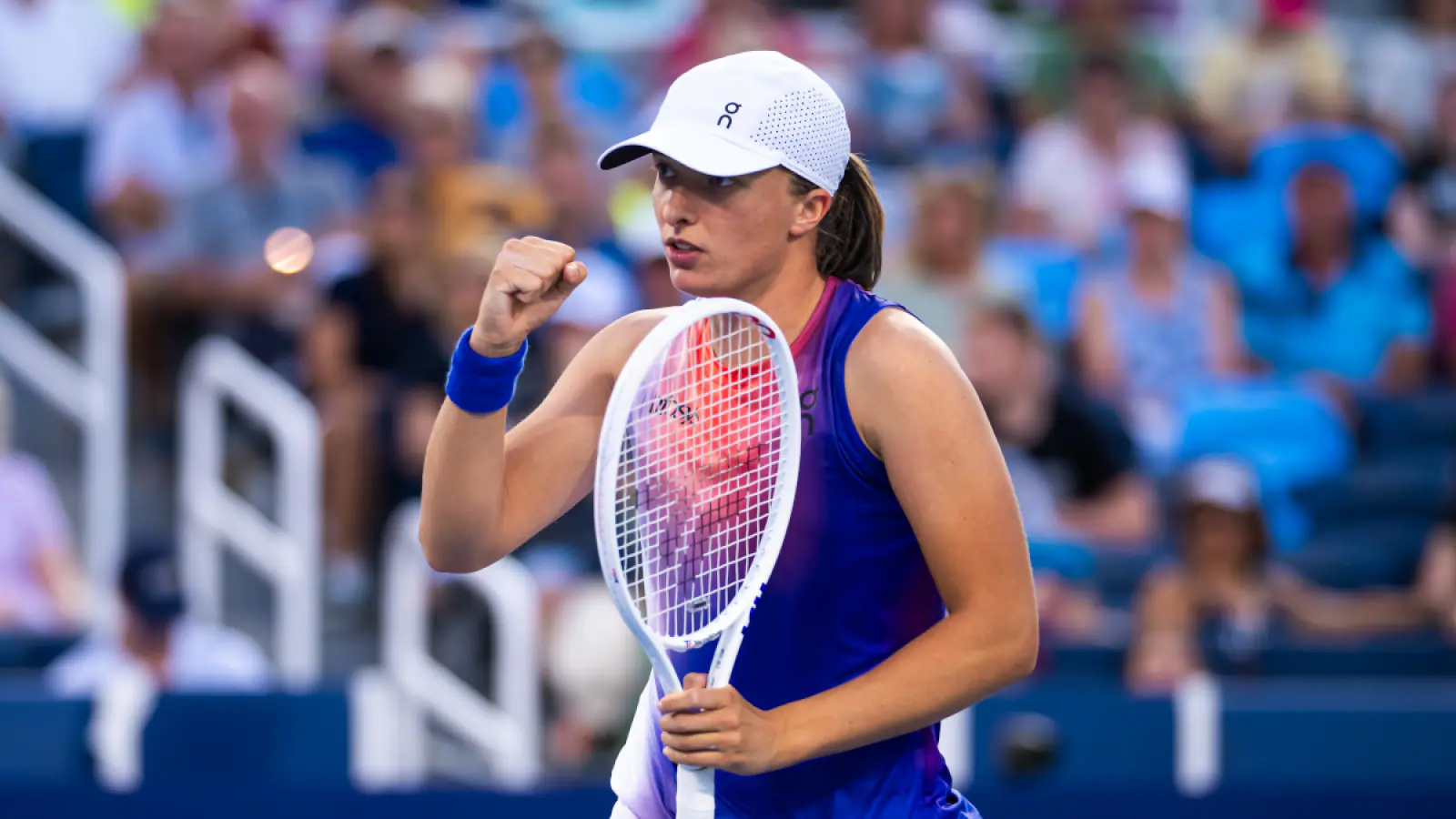 Top seed Swiatek reaches quarterfinals of Cincinnati after defeating Marta Kostyuk