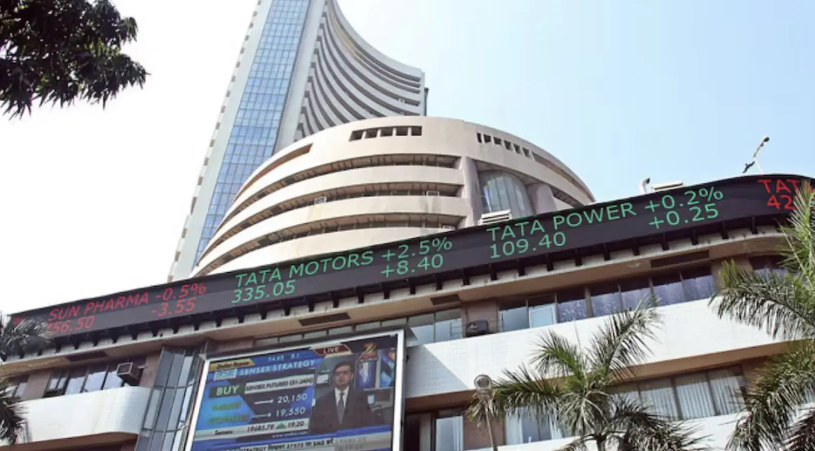 Weak start in stock market; Sensex slips 100 points, Nifty flat