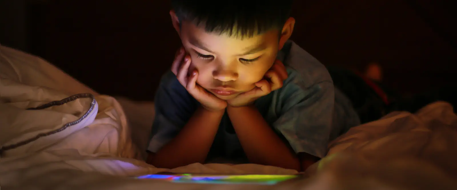 Using the phone all day is dangerous for the child's health, there are many disadvantages of having too much screen time