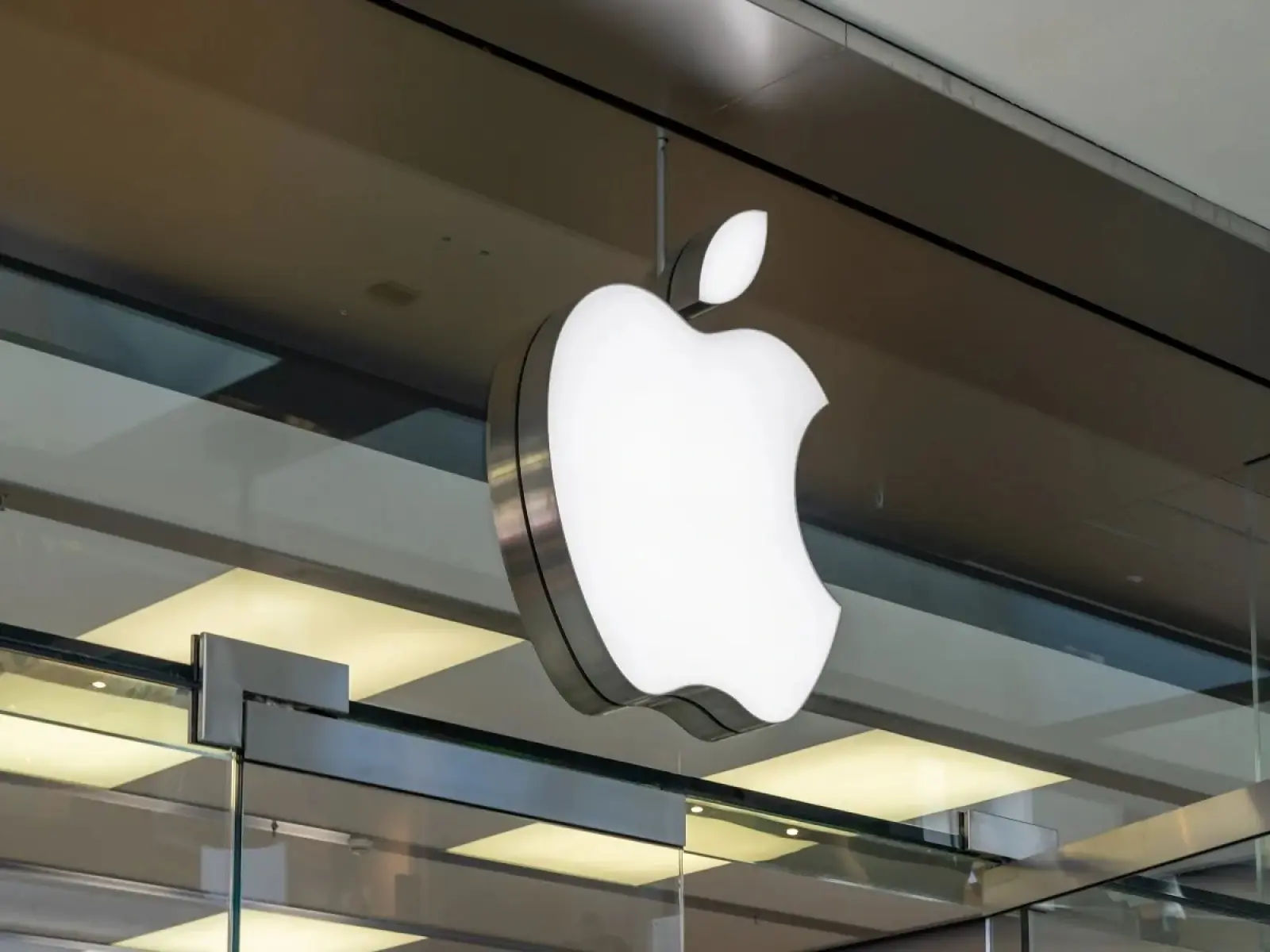 Apple names Indian-origin Kevan Parekh as new finance chief will take charge in January