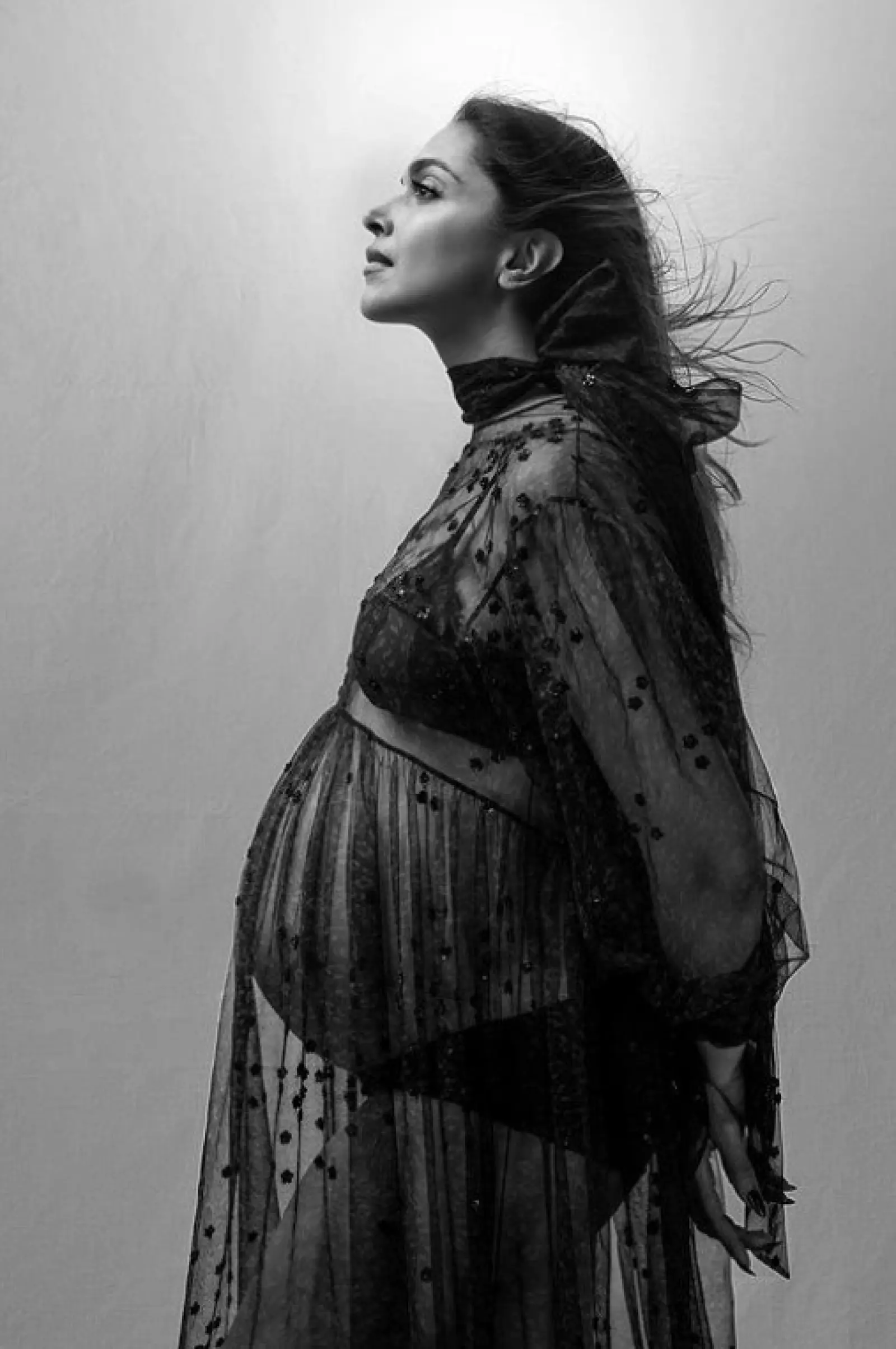 Deepika Padukone's stunning maternity shoot just a few days before delivery, flaunts baby bump in Ranveer's arms