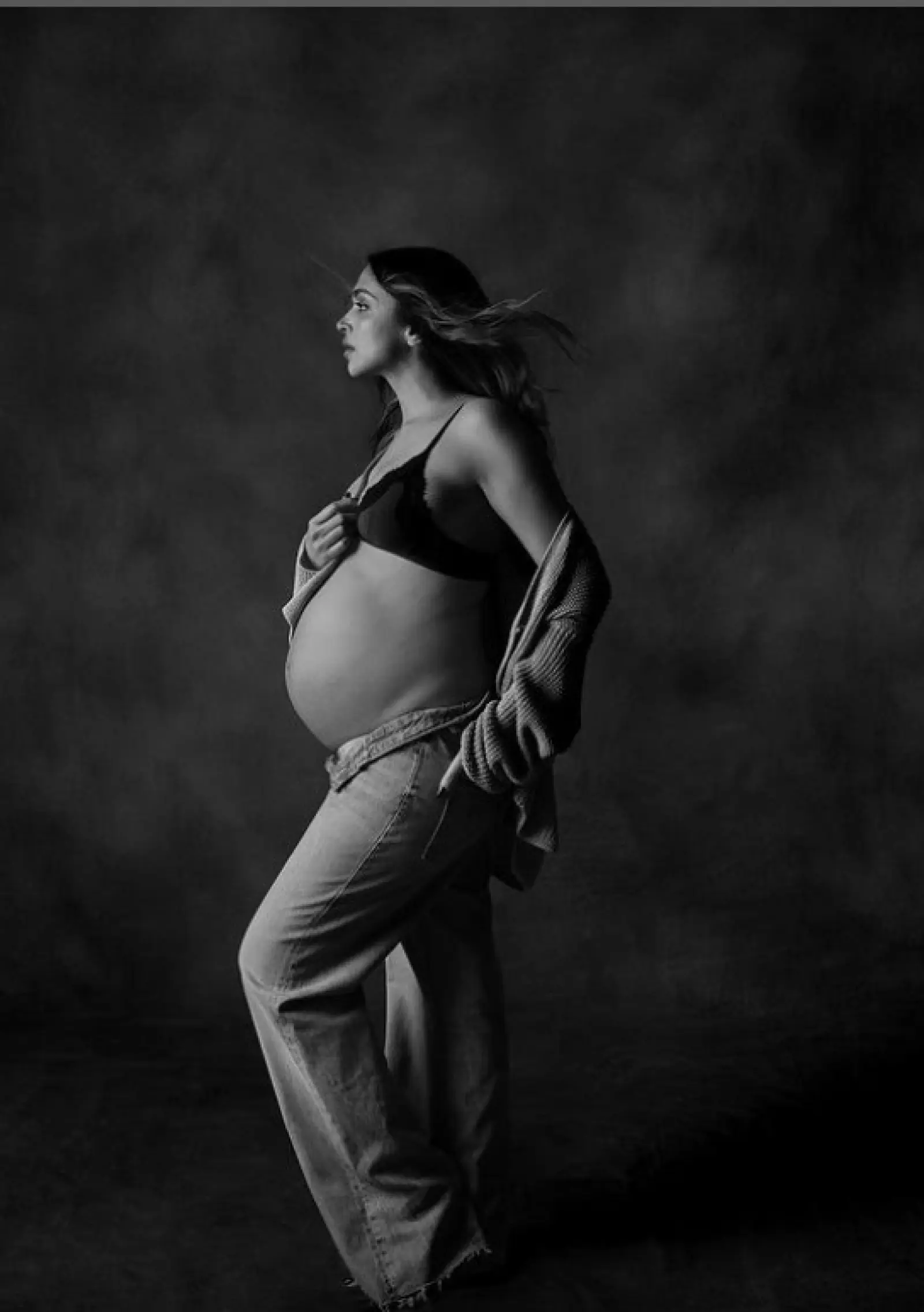 Deepika Padukone's stunning maternity shoot just a few days before delivery, flaunts baby bump in Ranveer's arms