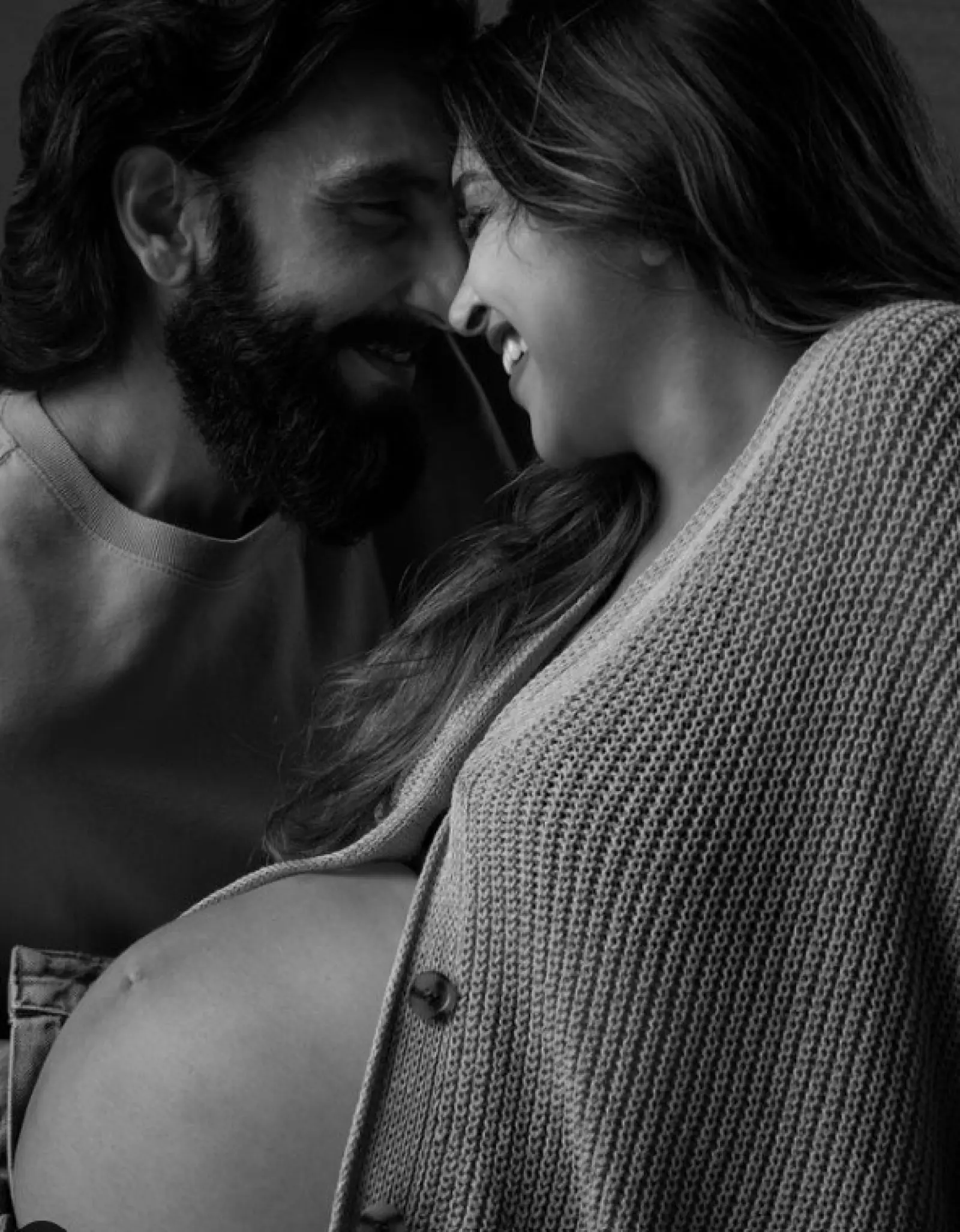 Deepika Padukone's stunning maternity shoot just a few days before delivery, flaunts baby bump in Ranveer's arms