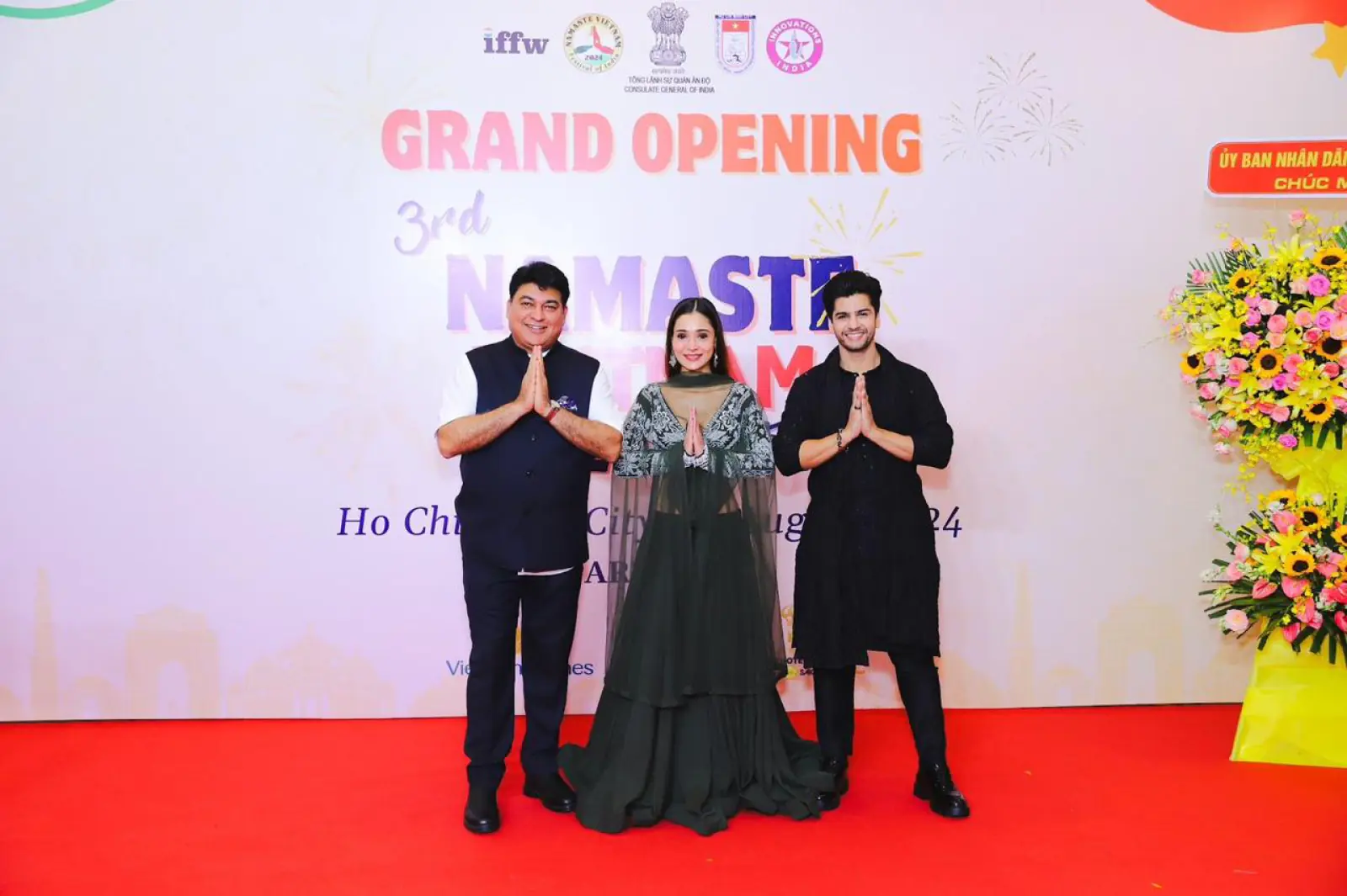 Sara Khan Represents India at Namaste Vietnam Festival, Calls It a 'Big Responsibility'