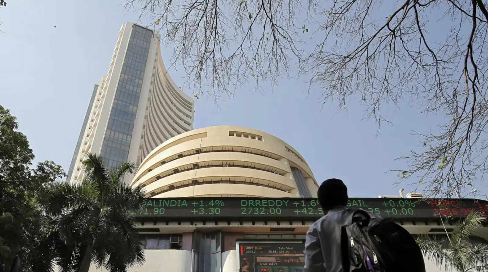 Greenery returned to the stock market; Sensex strengthened by 300 points, Nifty crossed 25850