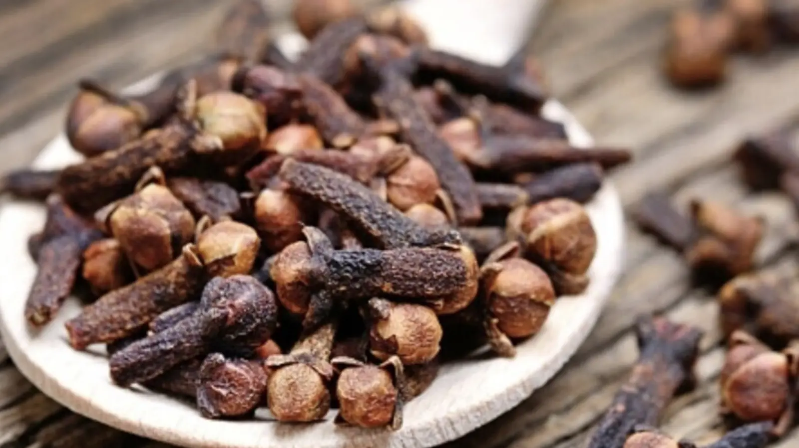 Know benefits of eating one clove every day, solving problems from stomach and teeth-related problems