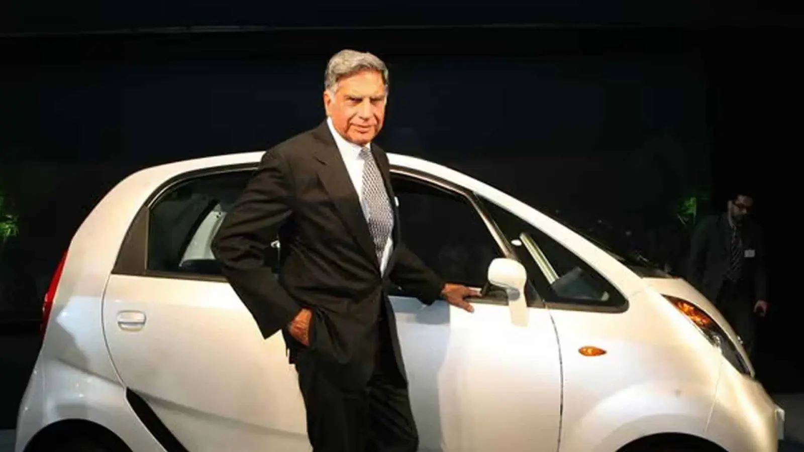 Ratan Tata had to shift the plant of the Lakhtakia Tata Nano car from Bengal to Gujarat, know the story behind it