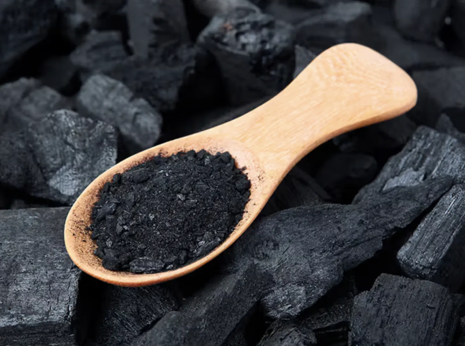 Know how Activated Charcoal protects the skin from the damage caused by pollution