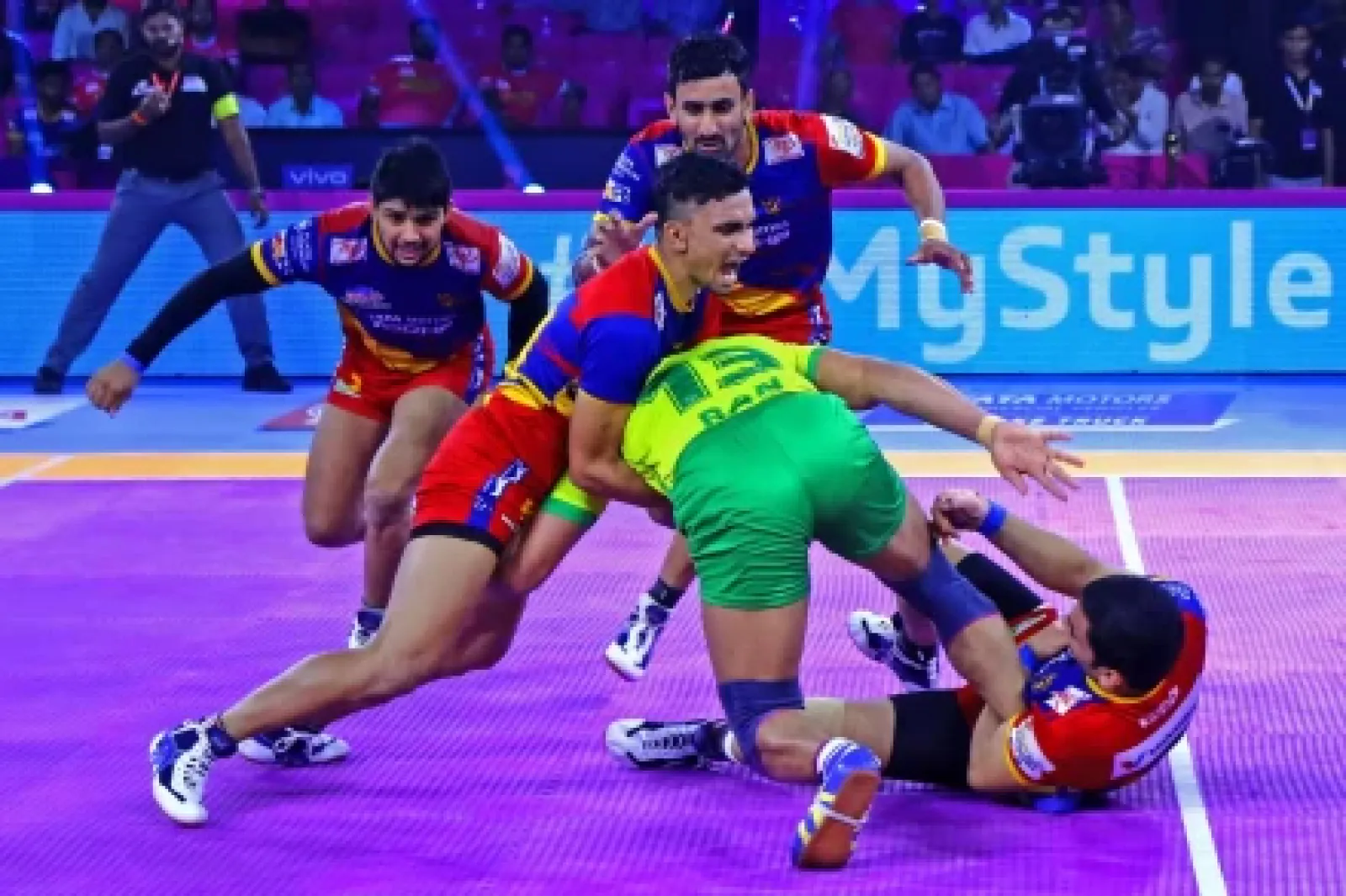 Telugu Titans defeated Bengal Warriors and reached the top of the points table for the first time