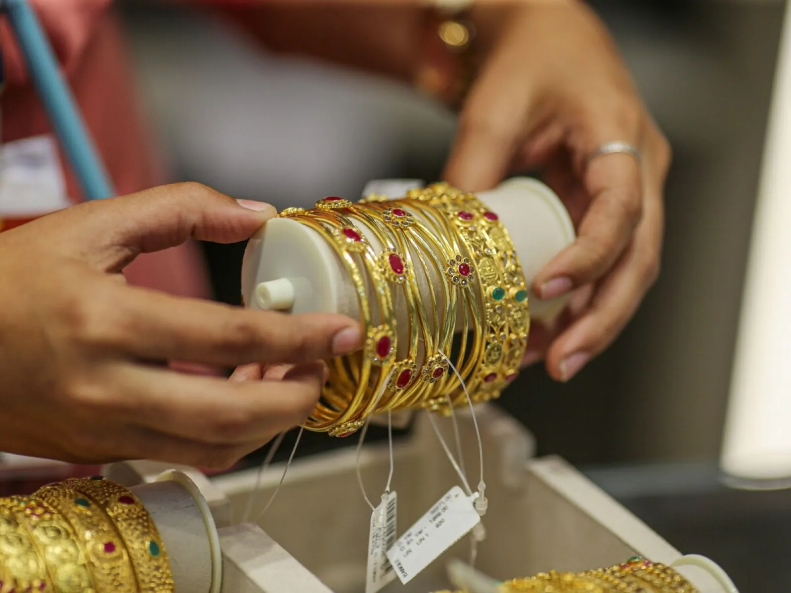 Gold price increased by Rs 1100, reached a peak of 84900; Silver rose by Rs 700 to cross 95 thousand